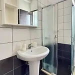 Plutus Sea View דירה