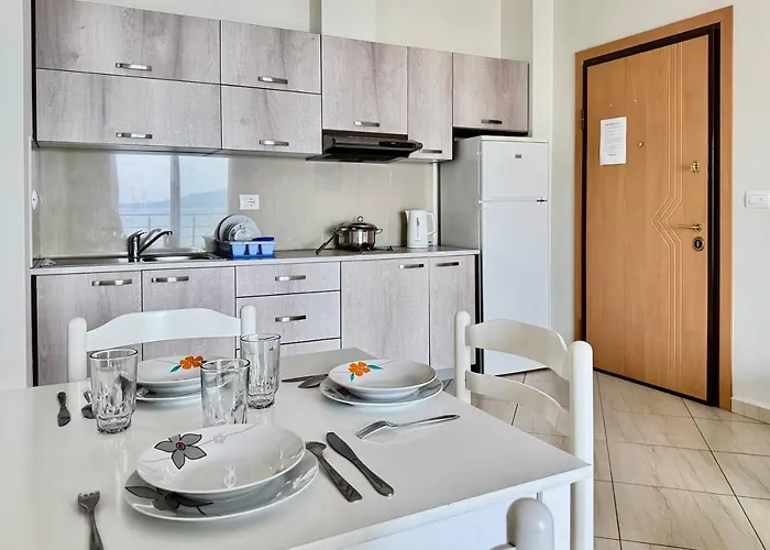 Plutus Sea View * Sarandë